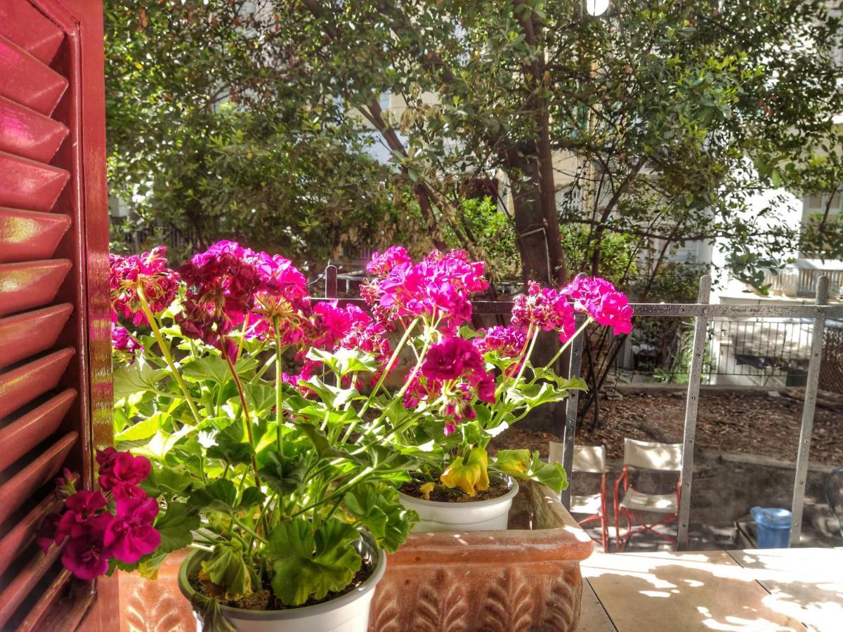 Under The Rock Of Acropolis By Yha Apartment Athena Bagian luar foto
