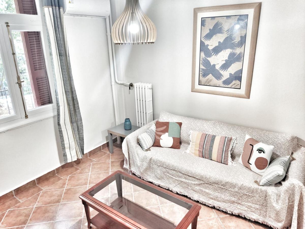 Under The Rock Of Acropolis By Yha Apartment Athena Bagian luar foto